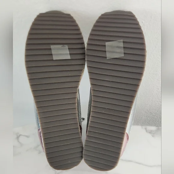 Women Silver Fashion Sneakers Size 8 - Picture 8 of 13